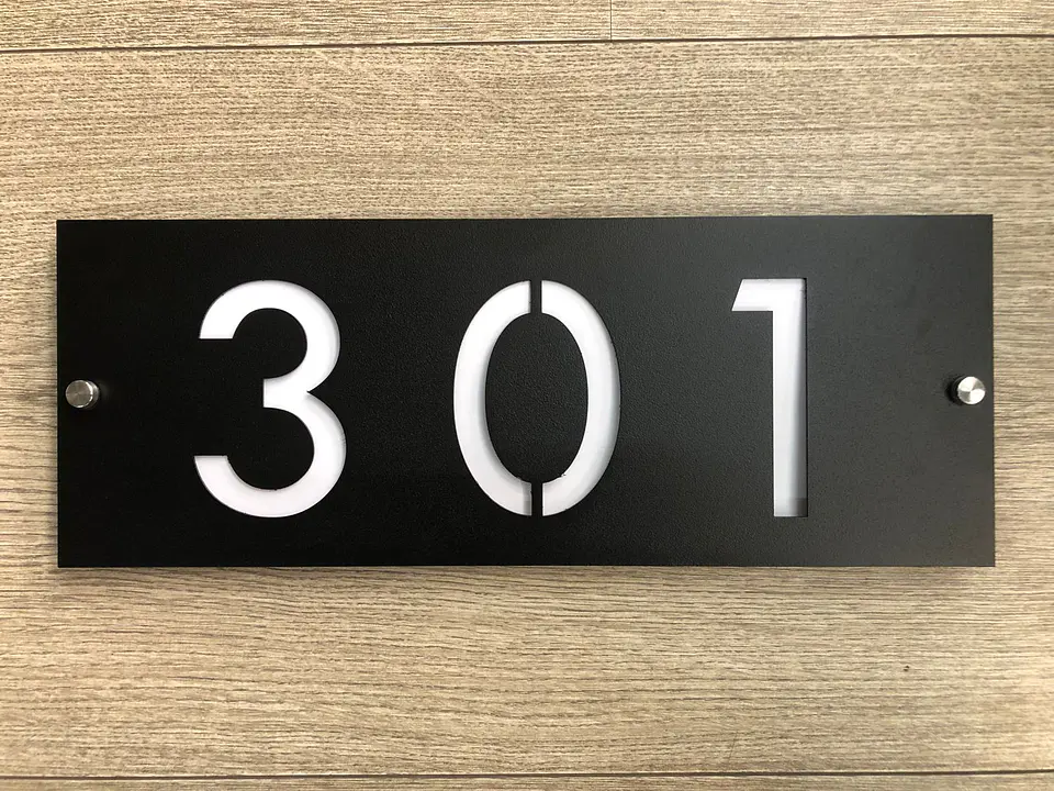 Numero en placa de acero 40x15 Negro - vista 6