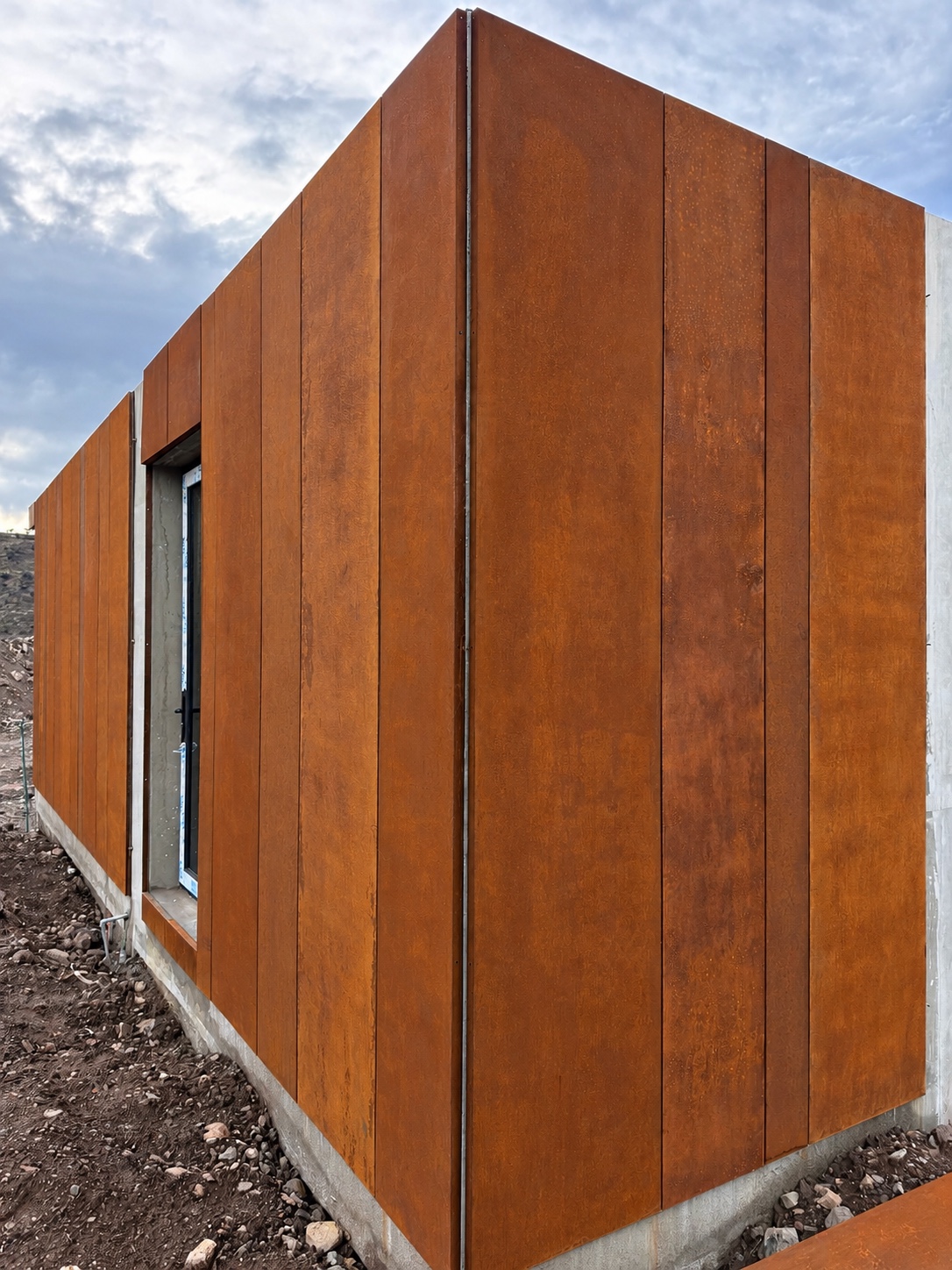 Casa Particular Brisas de Chicureo – Revestimiento en Acero Corten