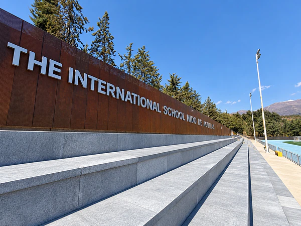 The International School Nido de Águilas – Paneles en Acero Corten
