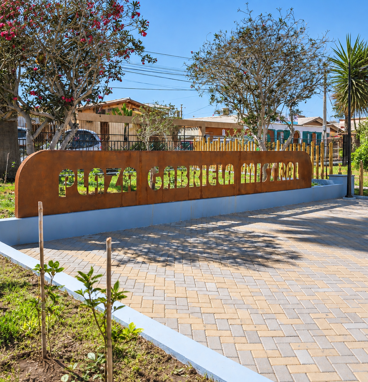 Plaza Gabriela Mistral – Letrero en Acero Corten, Arica