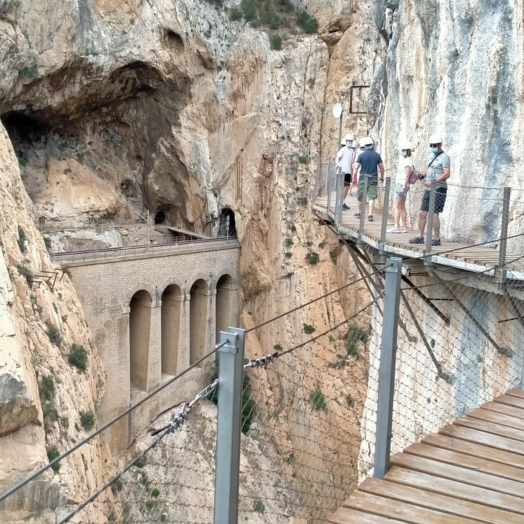 PREMIUM PACKAGE: ENTRANCE + GUIDED TOUR + PICNIC + SHUTTLE + PRIVATE TRANSPORT FOR 2-6 PEOPLE FROM SABINILLAS 1