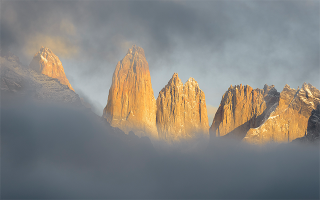 Torres del Paine entre niebla