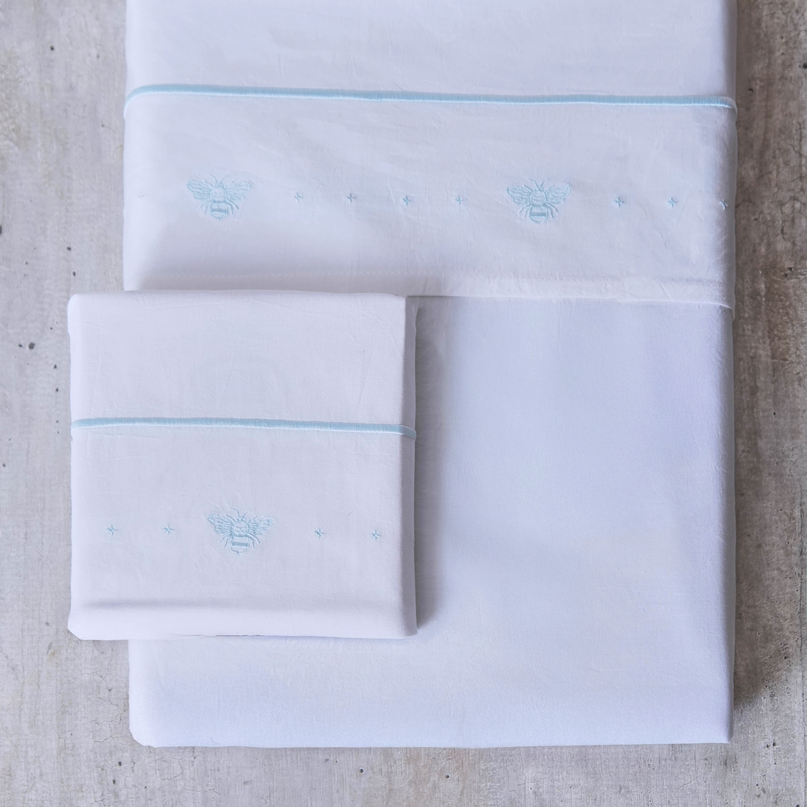 Juego de Sábanas Abeja Celeste 1