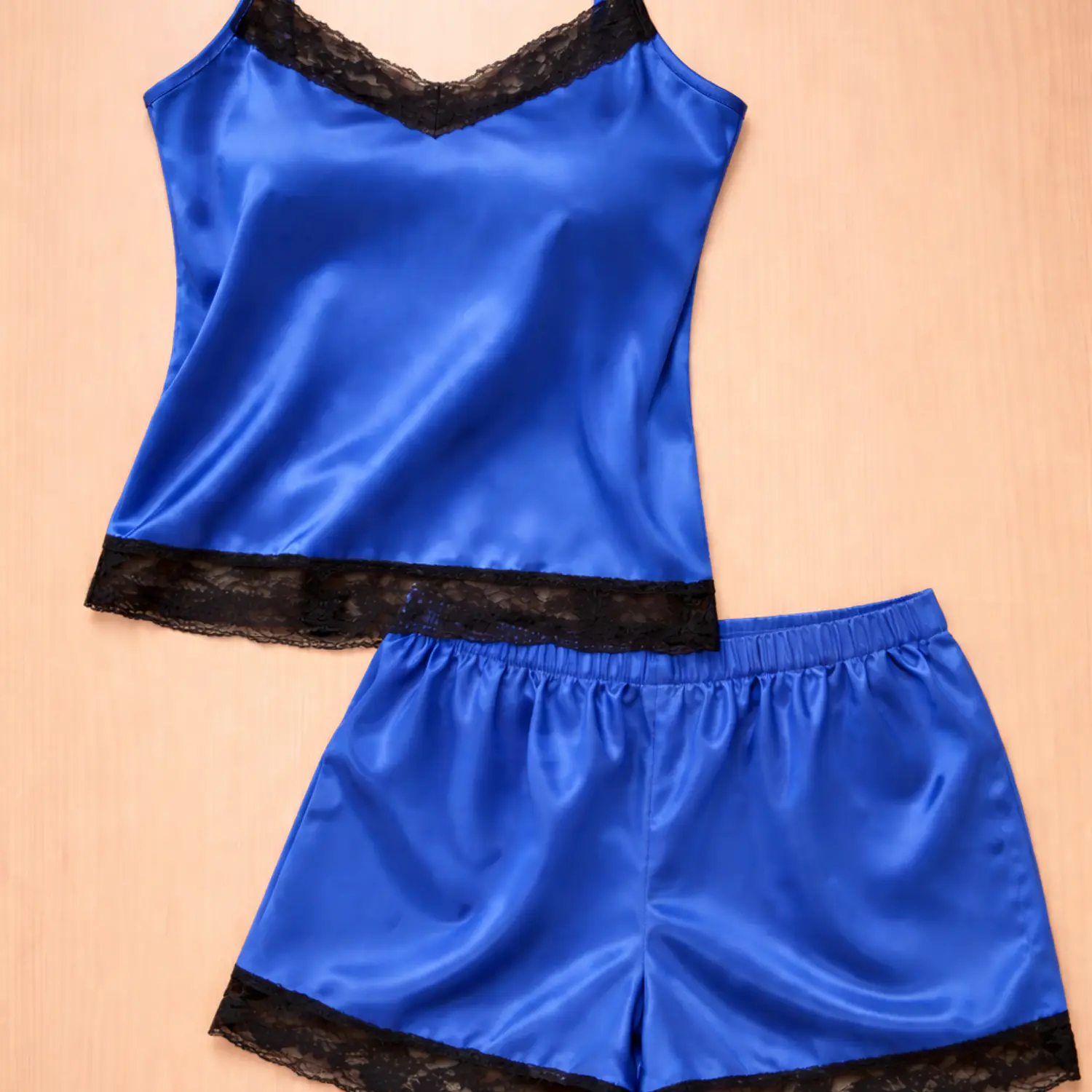 Conjunto Mujer Pijama Satín Short y Blusa con Encaje Elegante 2