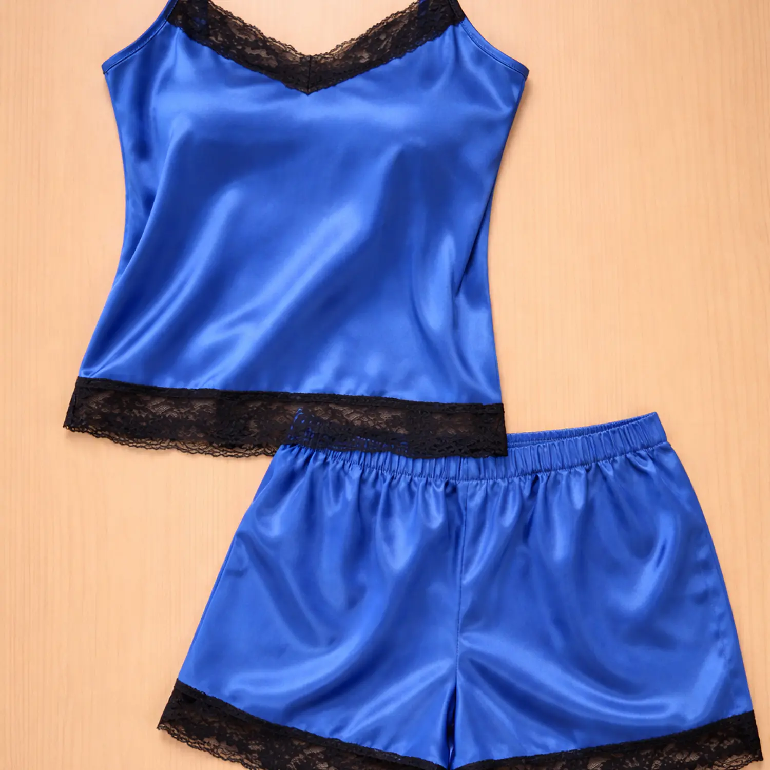 Conjunto Mujer Pijama Satín Short y Blusa con Encaje Elegante 4