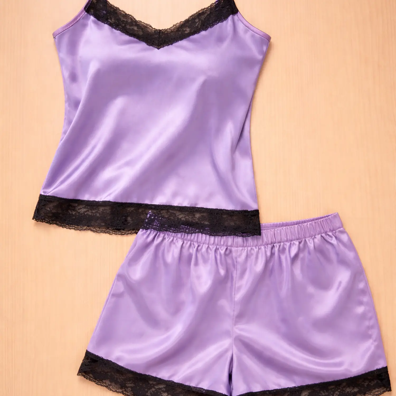 Conjunto Mujer Pijama Satín Short y Blusa con Encaje Elegante 7