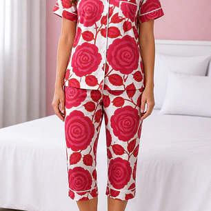 Pijama Mujer Satín Estampada con Camisa y Capri | Cómoda y Elegante | Blathmoda