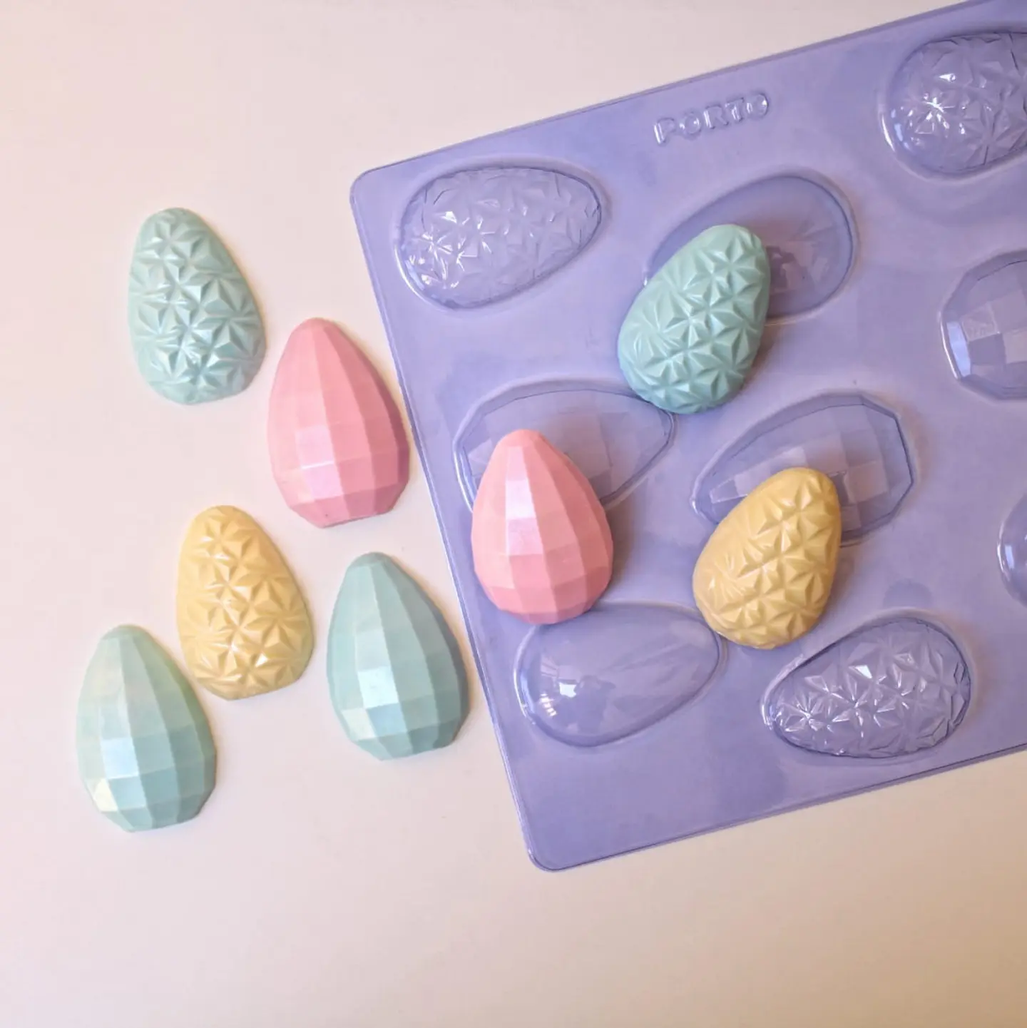 HUEVOS 3 EN 1, 50G - FORMA EN PLACA 2