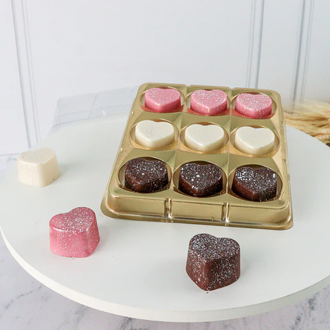 CAJA RECTANGULAR PARA TRUFAS Y CHOCOLATES CON 9 CAVIDADES - DORADO