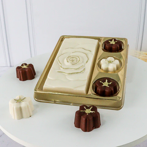 CAJA PARA TABLETAS CON 3 CAVIDADES PARA TRUFAS Y CHOCOLATES – DORADO
