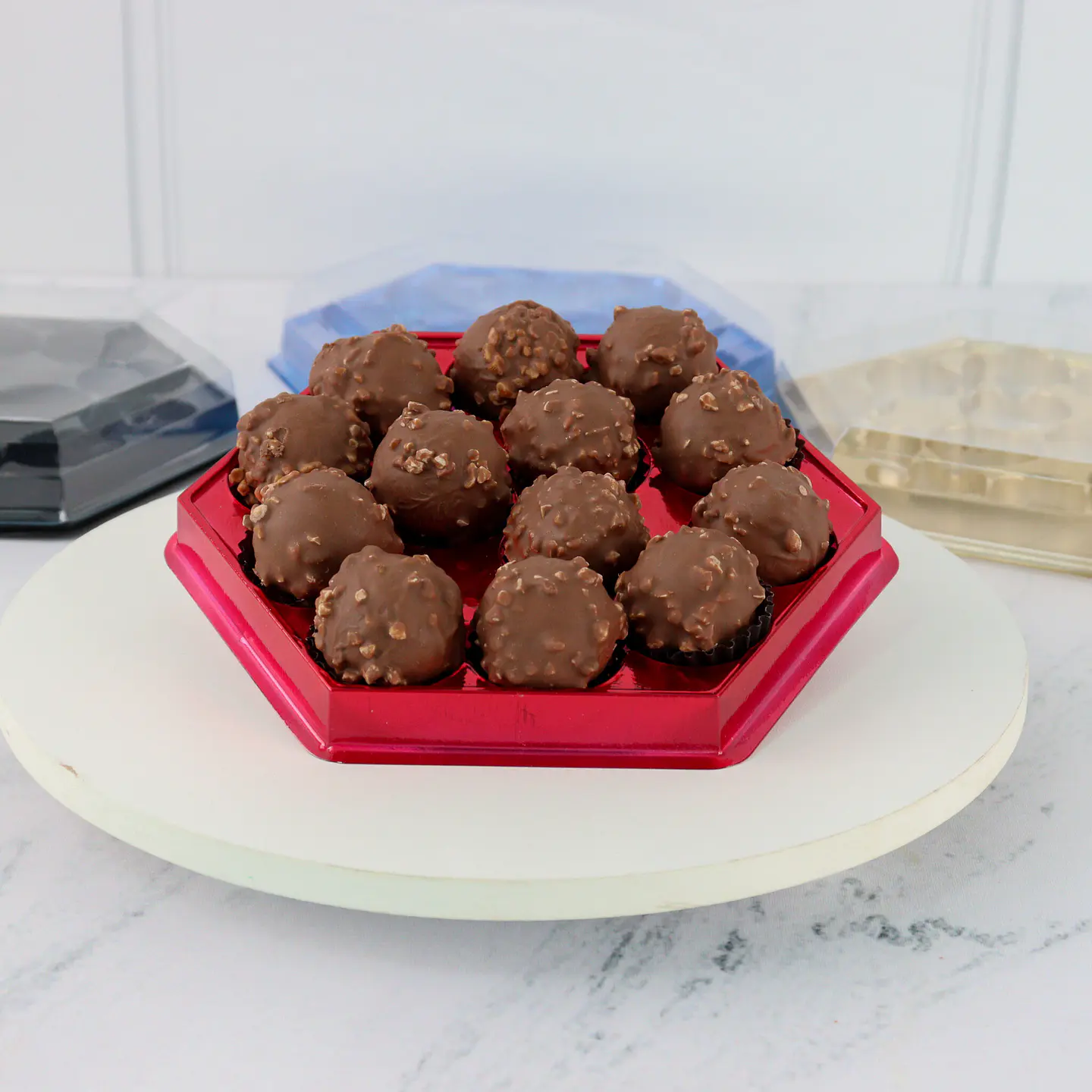 CAJA HEXAGONAL PARA CARAMELOS CON 13 CAVIDADES – ROJA 2