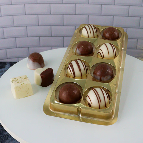 CAJA RECTANGULAR PARA TRUFAS Y CHOCOLATES CON 8 CAVIDADES - DORADA