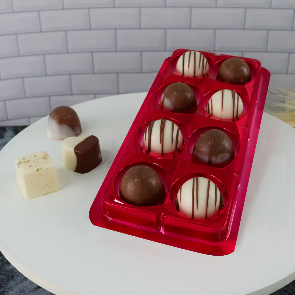 CAJA RECTANGULAR PARA TRUFAS Y CHOCOLATES CON 8 CAVIDADES - ROJA 2