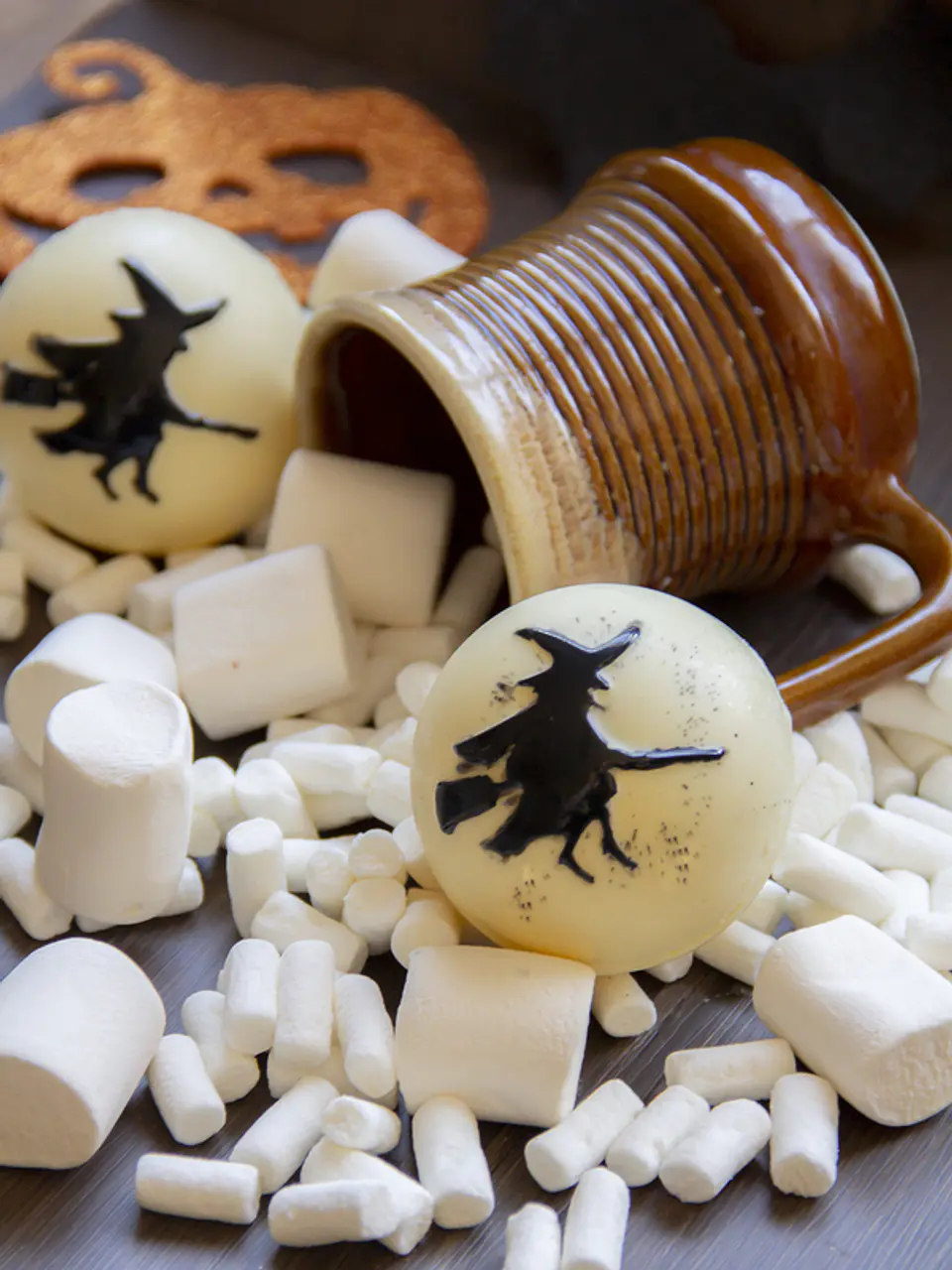 CHOCOBOMBA BRUJA 65MM - FORMA 3 PARTES 2