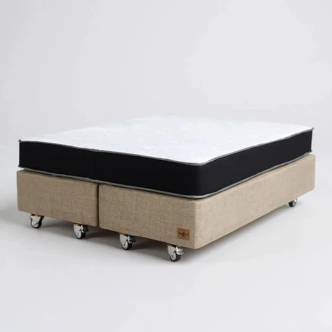 Cama Tradicional Super King Box 30 cm + Colchon Black / Dif. Ruedas