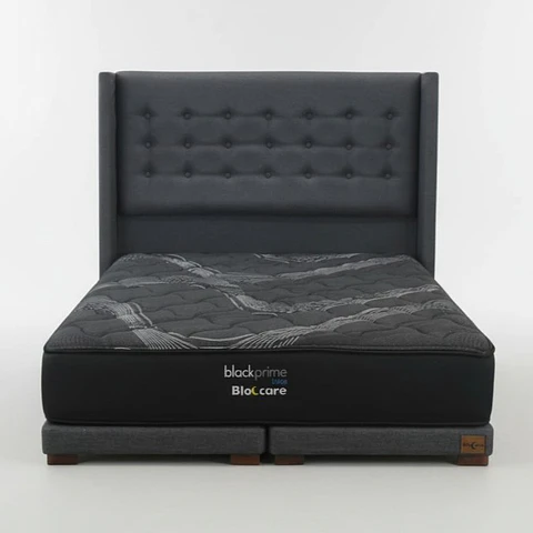 Cama King Box 8 cm + Colchon Black Prime - Modelo Uno + Respaldo / Con Patas De Madera (Gris)