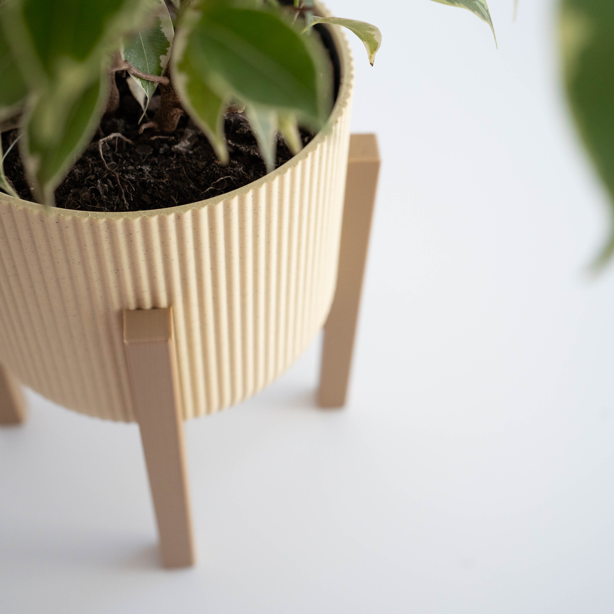 Lines - Macetero Elevado 3