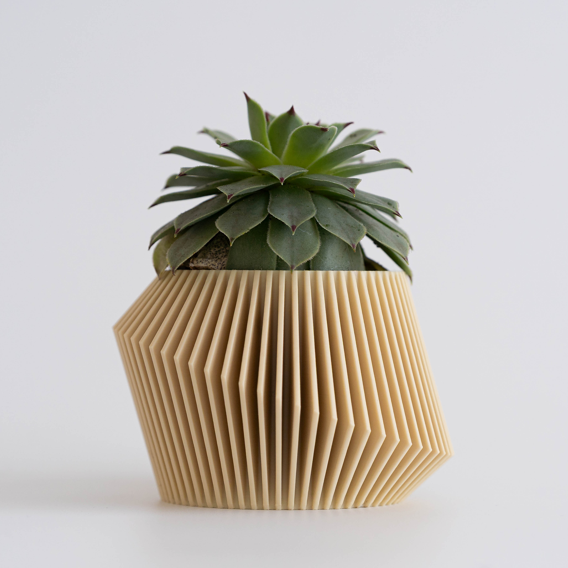 Verta – Macetero facetado 3