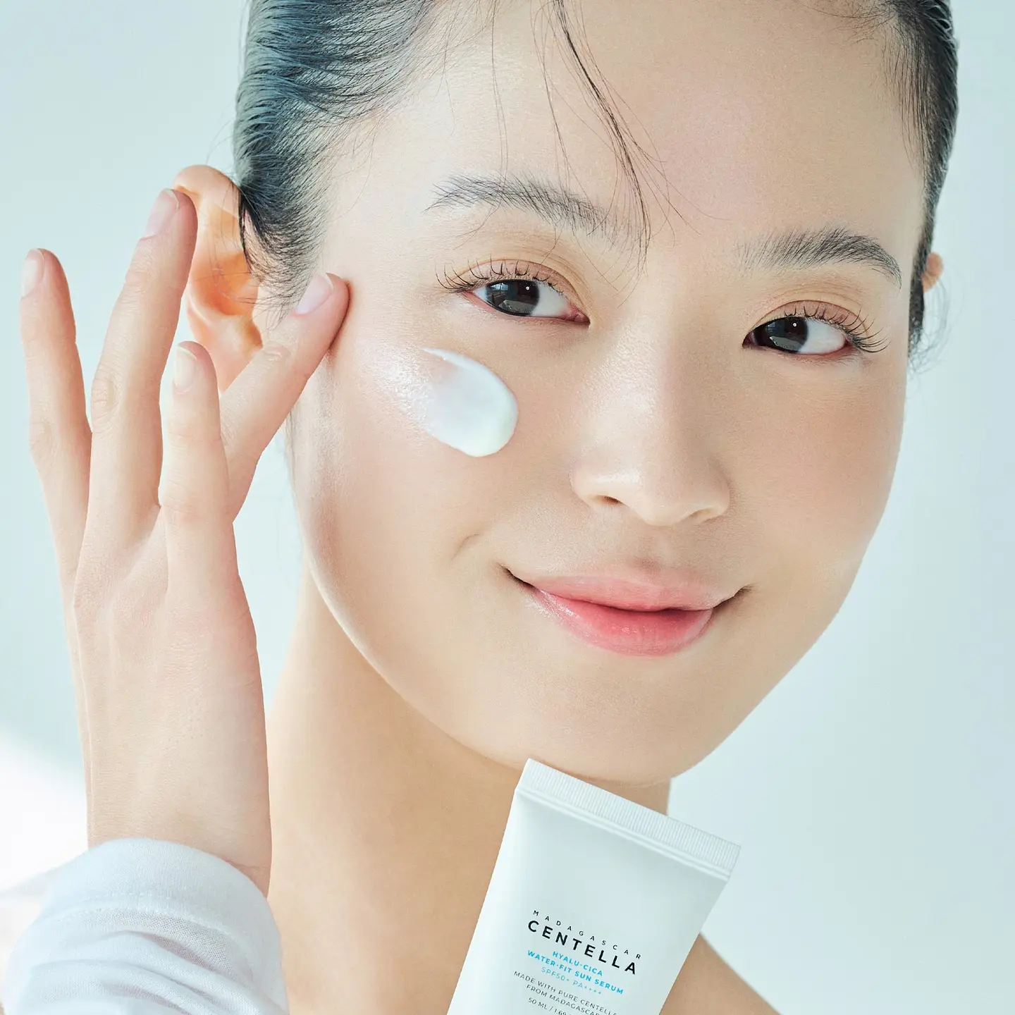 SKIN1004 Madagascar Centella Hyalu-Cica Water-Fit Sun Serum SPF50+ PA++++ 3