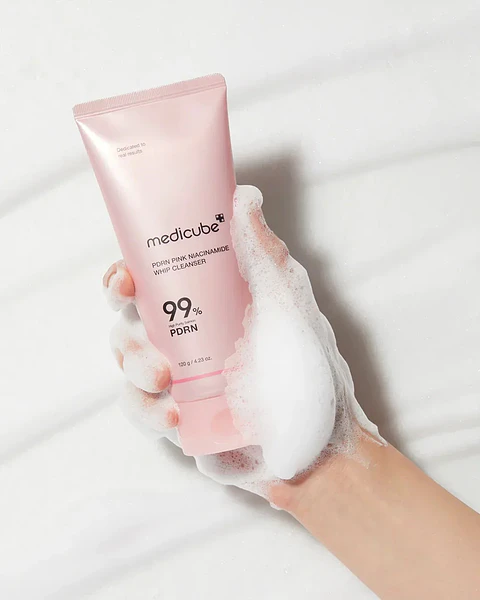 MEDICUBE PDRN Pink Niacinamide Whip Cleanser 120 g