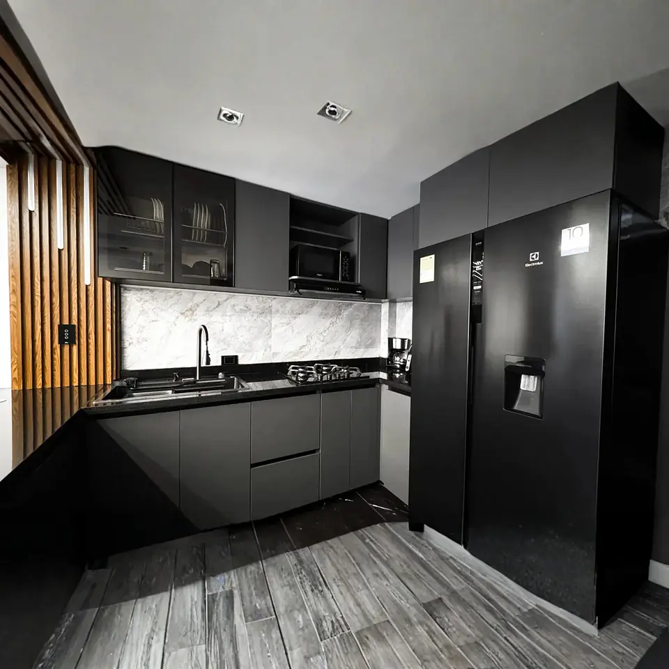 Cocina Noir Wood 1