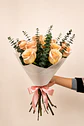 Ramo de 12 Rosas Rosadas Shimmer y Eucalipto - Miniatura 1