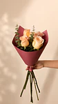 Ramo de 5 Rosas Rosadas y Eucalipto - Miniatura 1