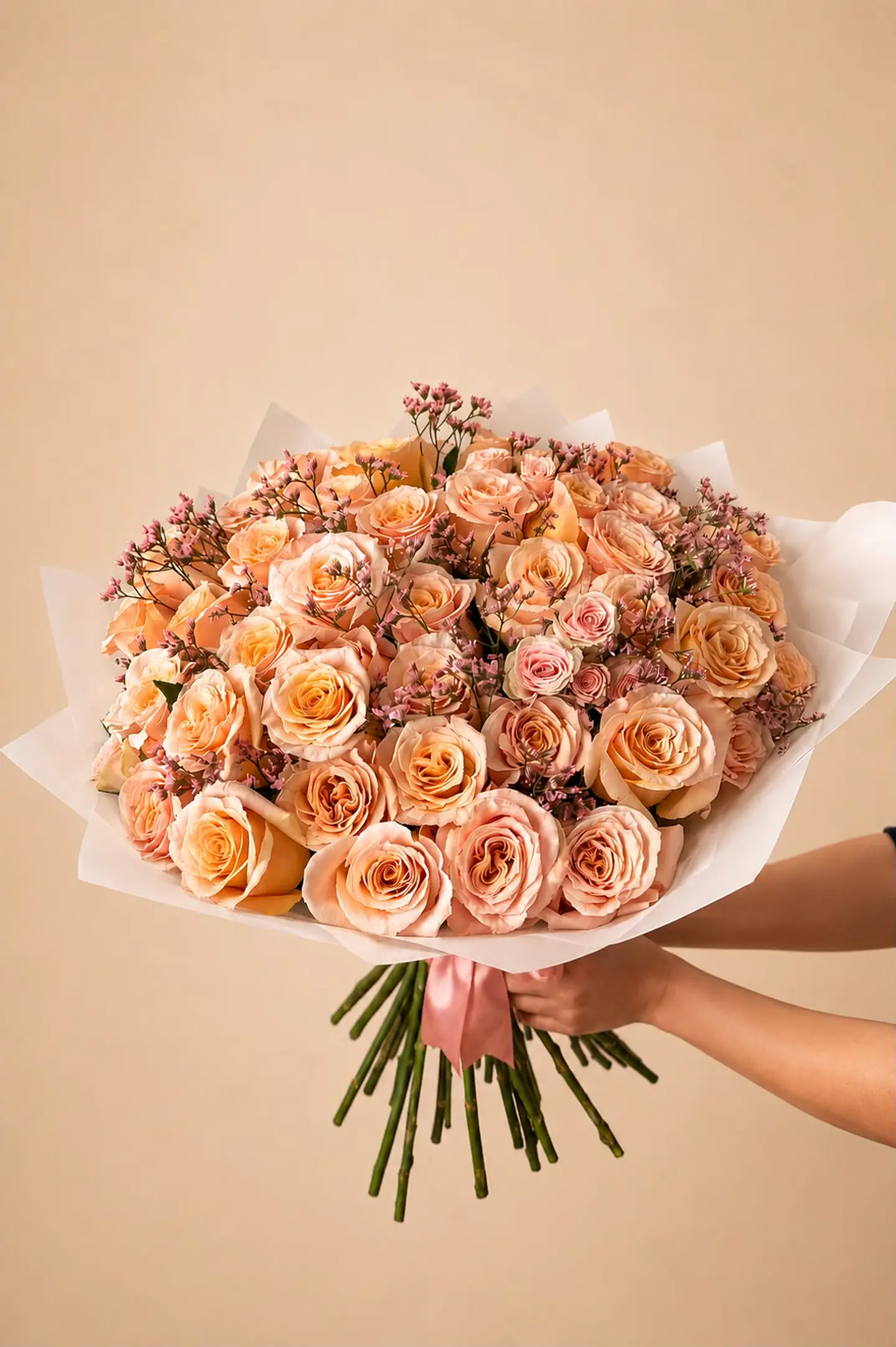 Ramo Premium de 50 Rosas Shimmer y Limonio 2