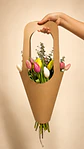 Bolso Floral Grande de Tulipanes y Eucalipto - Miniatura 1