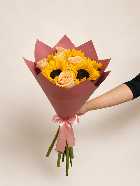 Ramo de Rosas y Girasoles
