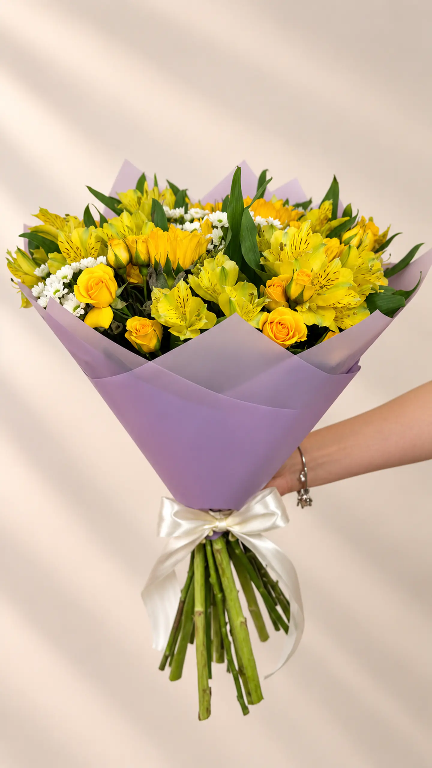 Ramo Soleil – Girasoles y Mini Rosas - Flores Amarillas 1