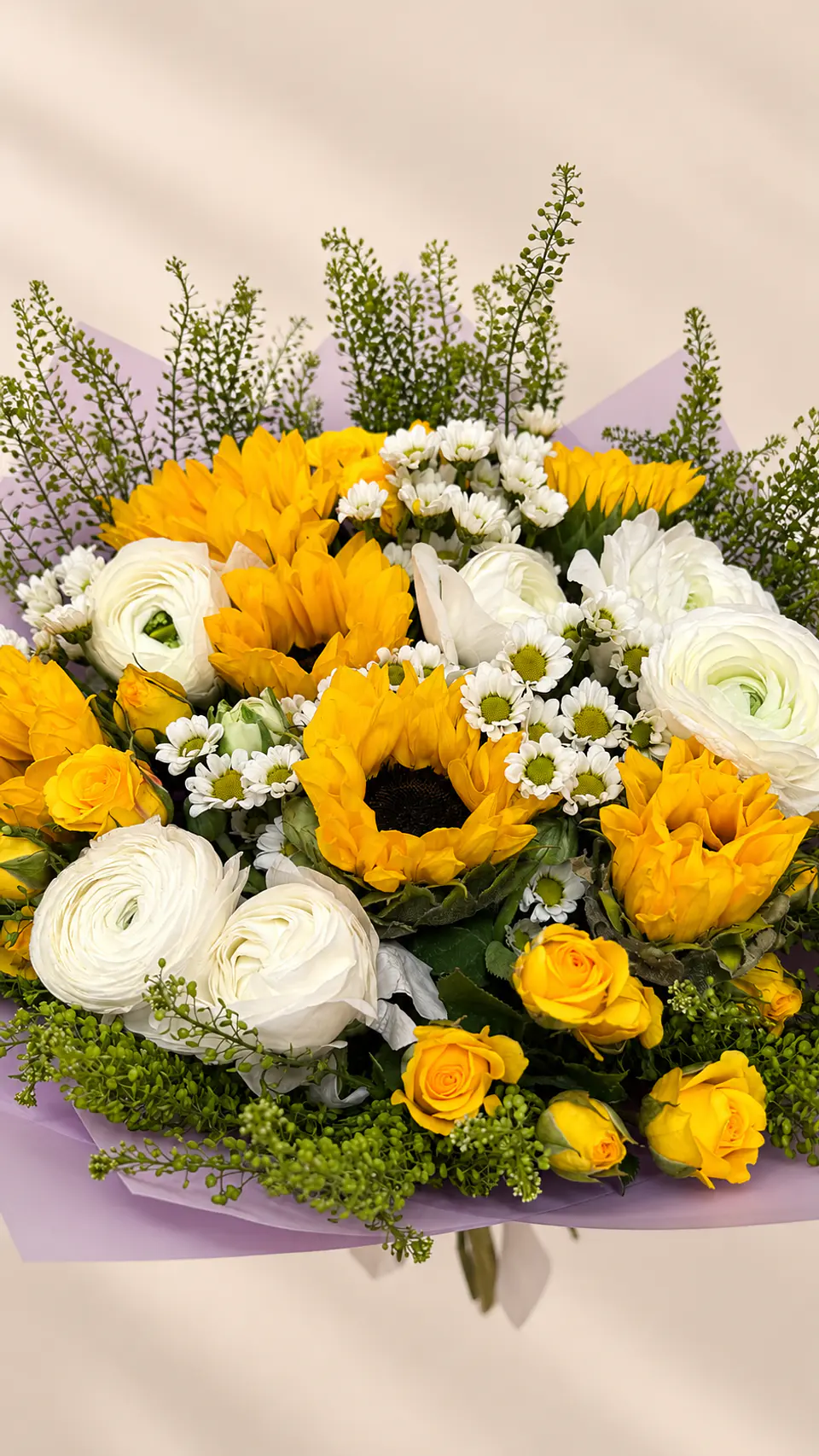 Ramo Liora – Mini Rosas y Girasoles - Flores Amarillas 3