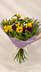 Ramo Zafira – Fresias, Girasoles y Alstroemerias - Flores Amarillas - Miniatura 1