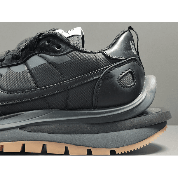 Nike x Sacai Vaporwaffle Black Gum 9