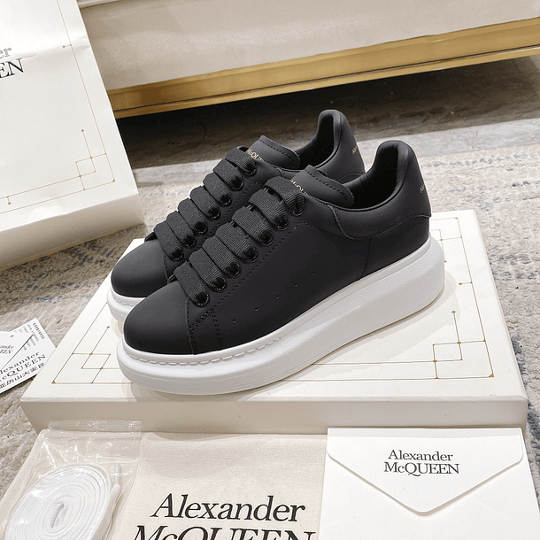 Alexander McQUEEN Oversized Black/Black/White 1