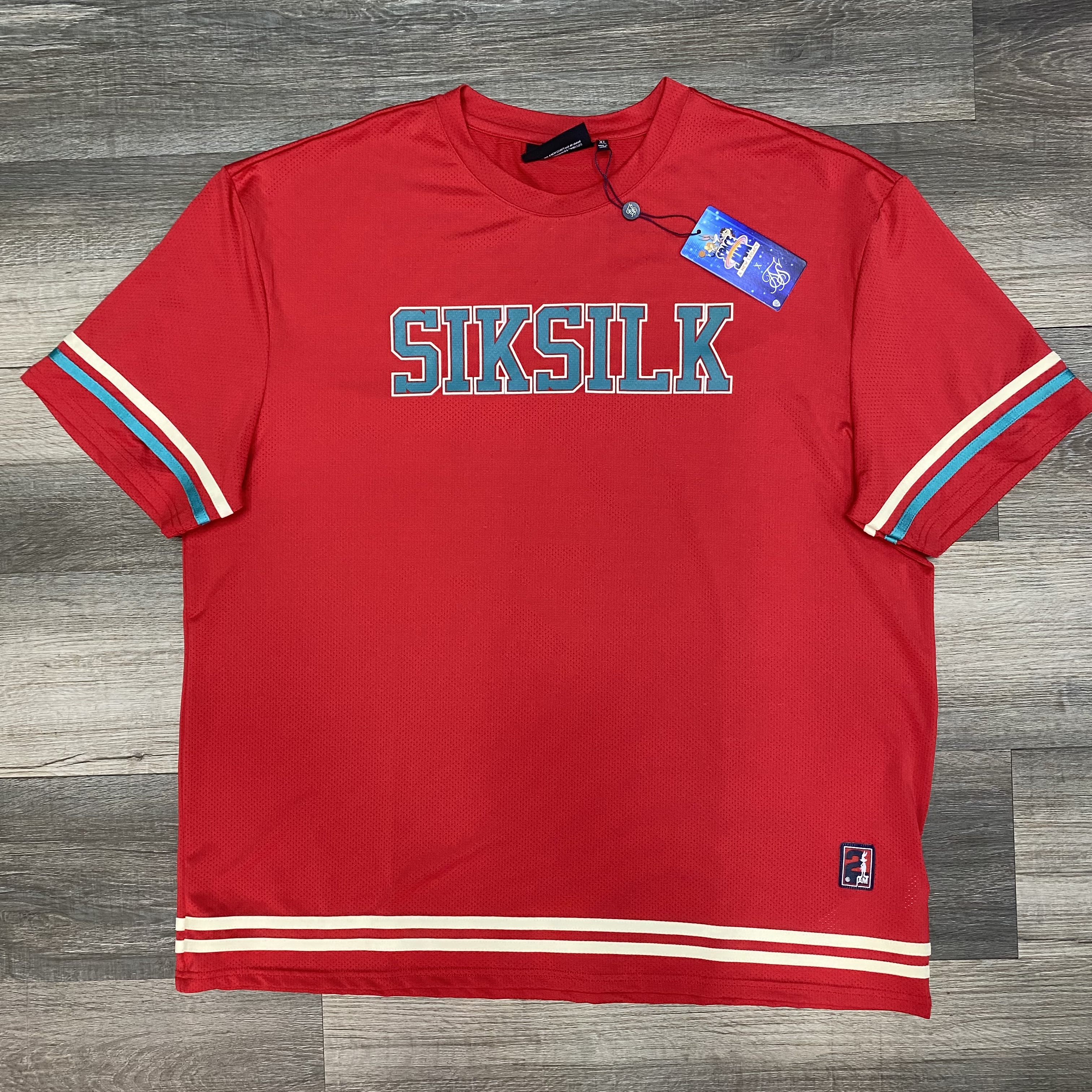 Polera SikSilk x Space Jam 