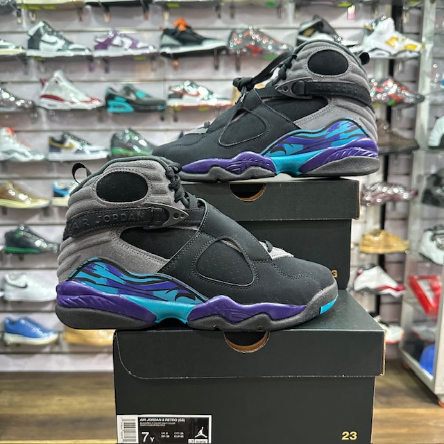JORDAN RETRO 8