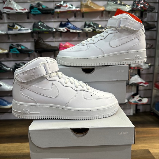 NIKE AIR FORCE 1
