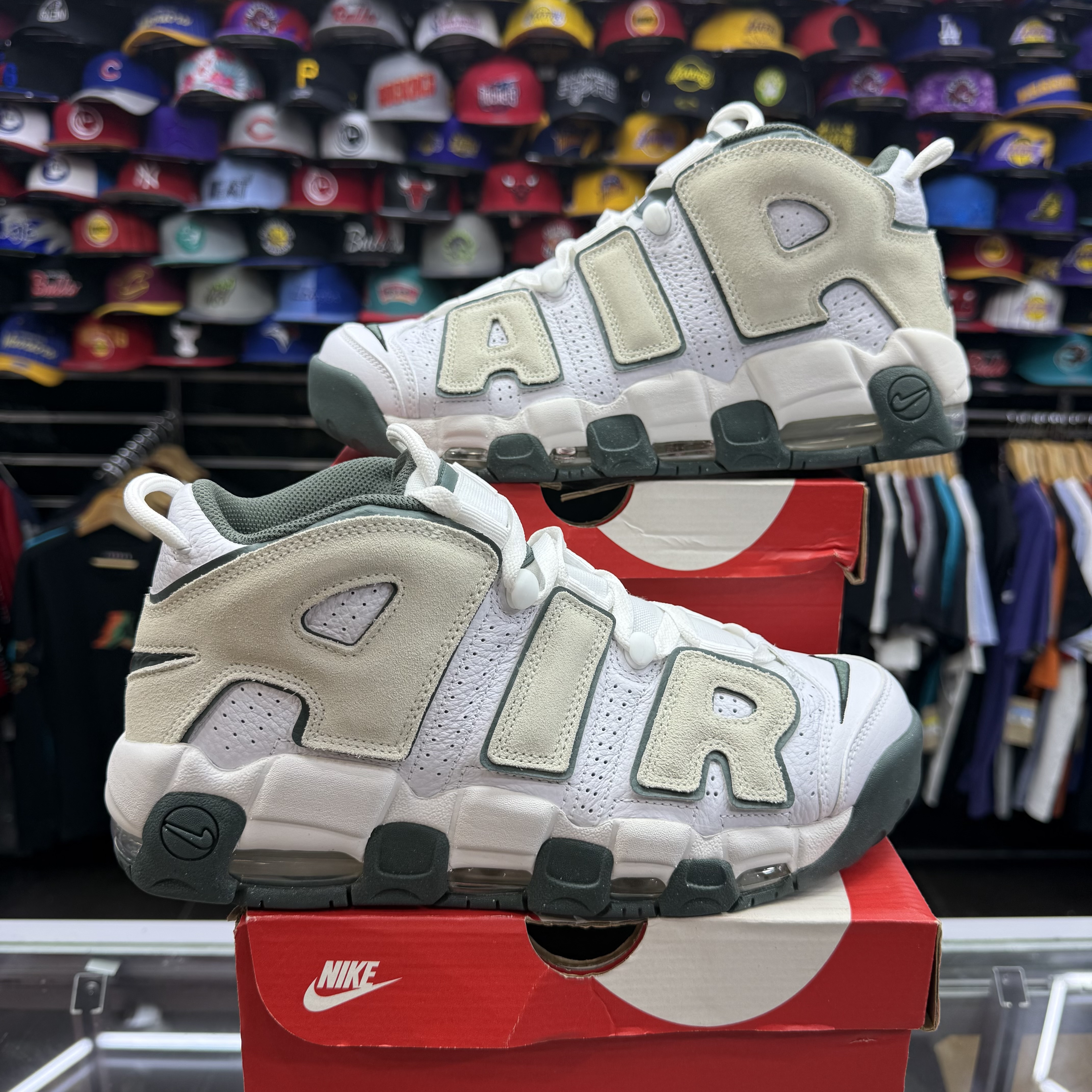 NIKE UPTEMPO