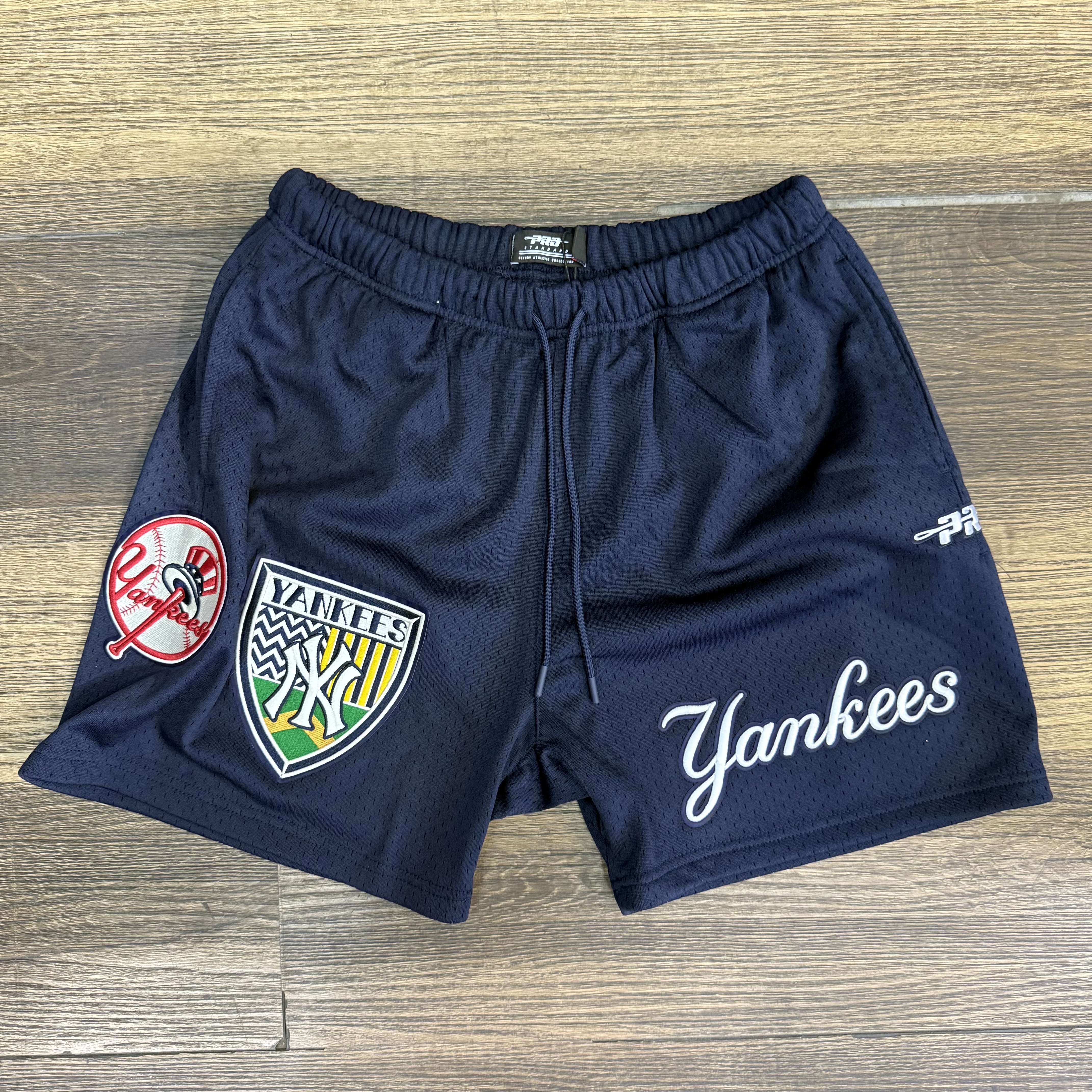 SHORT NEW YORK YANKEES