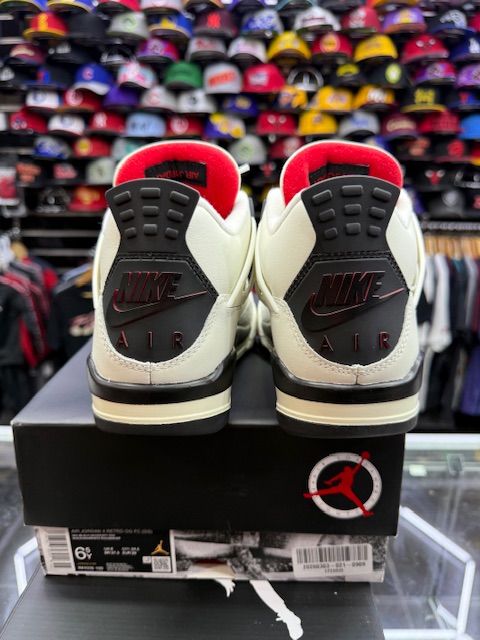JORDAN RETRO 4 FLIGHT CLUB