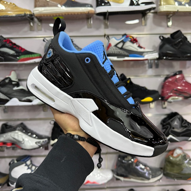 JORDAN MAX AURA 6