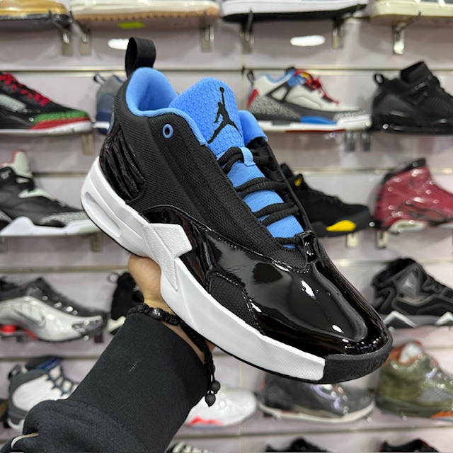 JORDAN MAX AURA 6