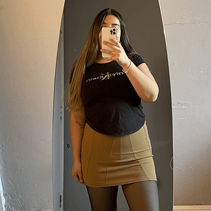 Falda short invisible café 