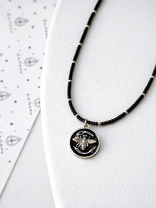 Collar Abeja Negra