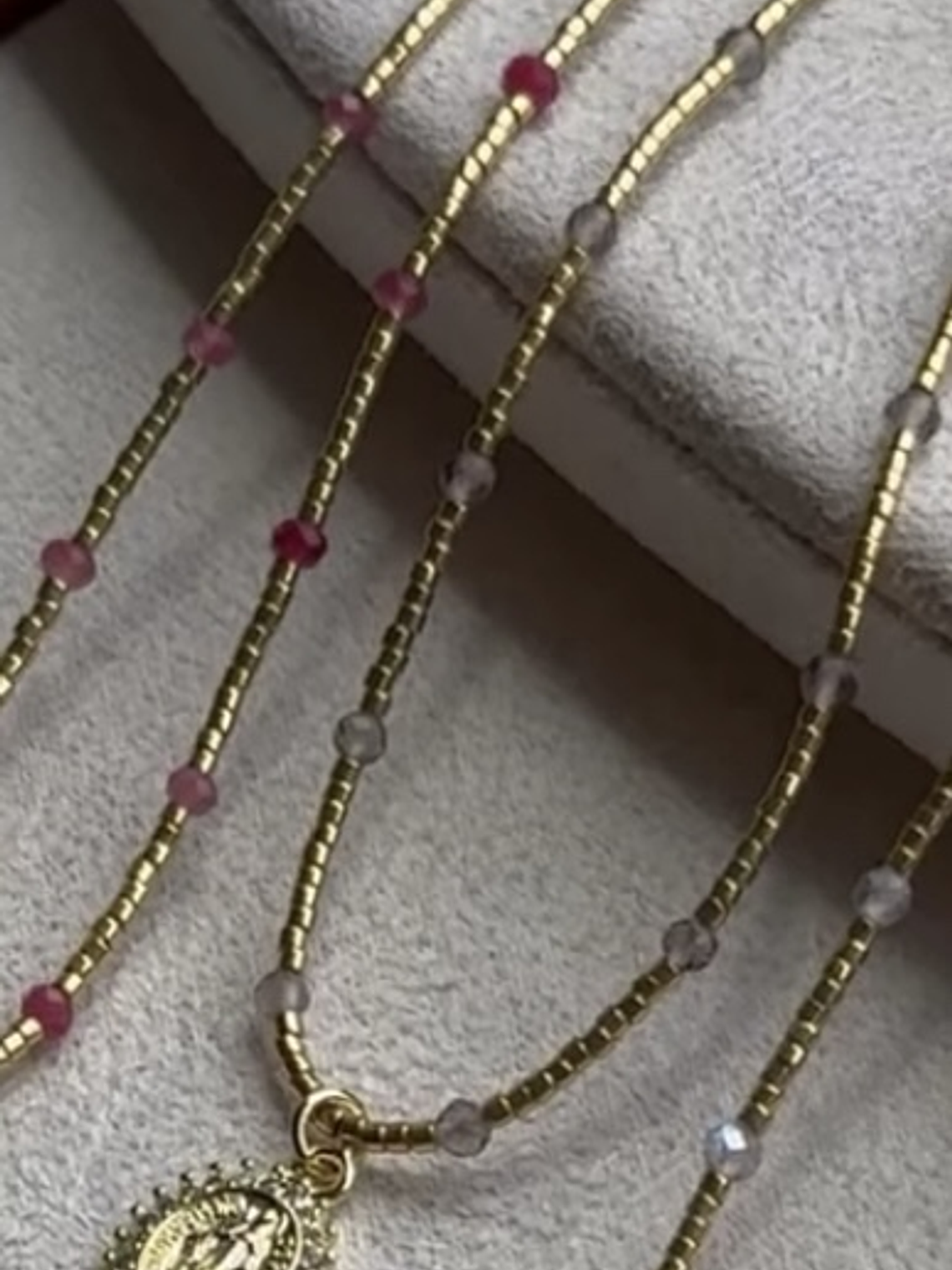 Collar Virgen brillos labradorita 1