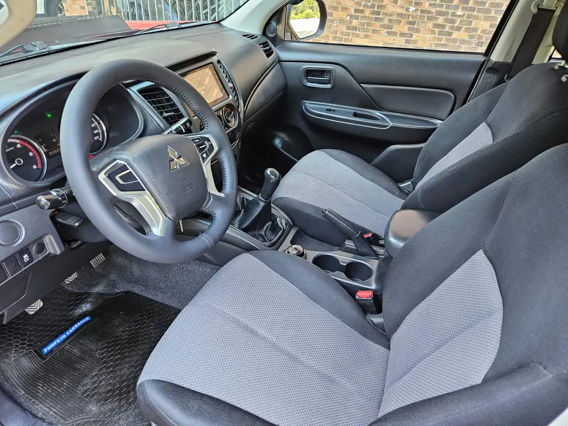 Mitsubishi New L200 4x4 Full 2.4cc Diesel (2023) 7