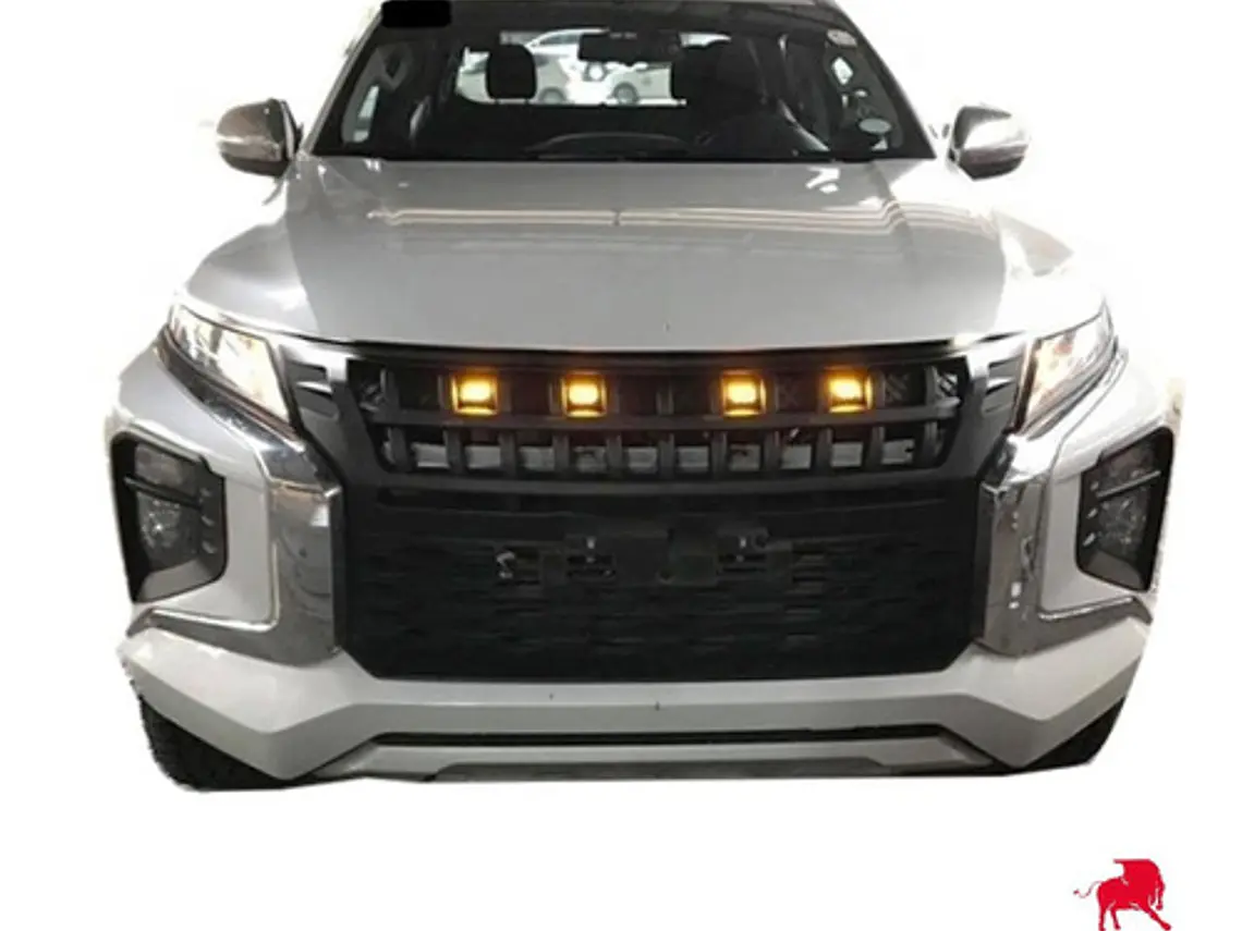 Mascara Rejilla Con Led Mitsubishi New L200 2019 - 2022 5