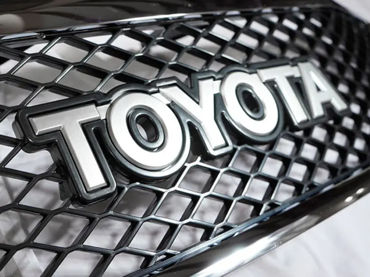 Mascara Cromada Toyota Hilux Vigo Con Logo 2012 - 2016 4