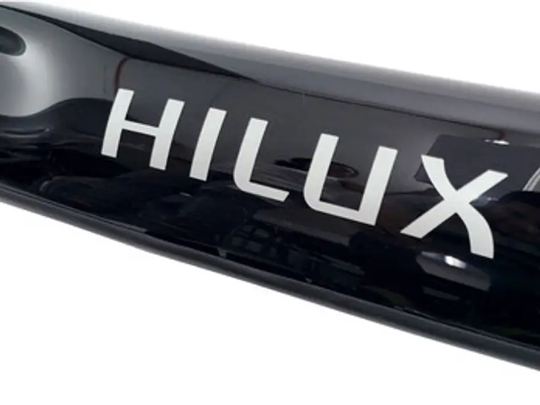 Deflector De Capot Negro Con Logo  Toyota Hilux  2006-2011 3
